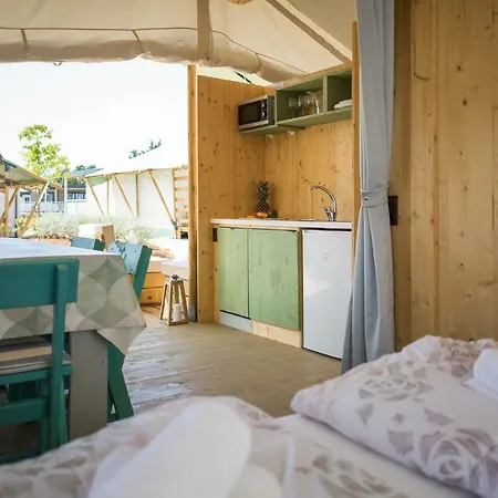 Mobile Homes Santa Marina, Lanterna
