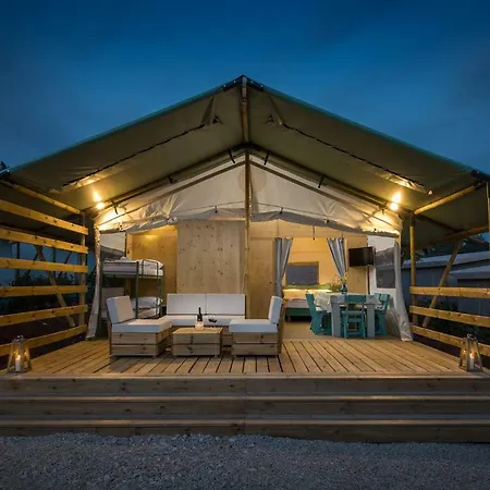 موبايل هومز كامبينغ سانتا مارينا، لانتيرنا